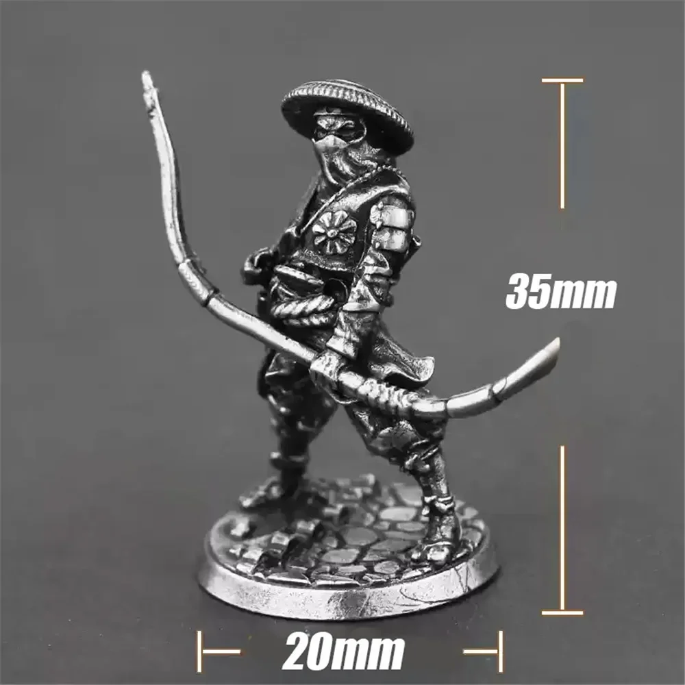 

Миниатюра самурая из меди