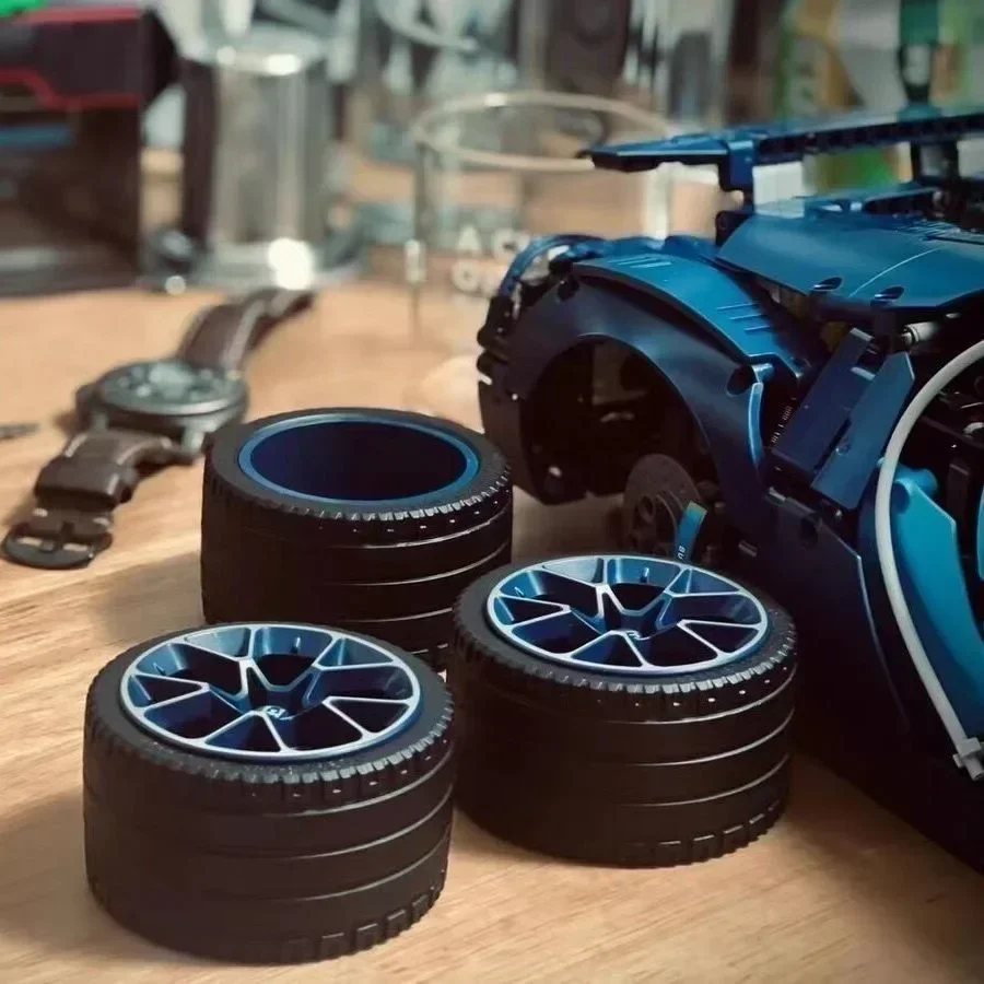 Конструктор Bugatti Chiron 42083 из пластика