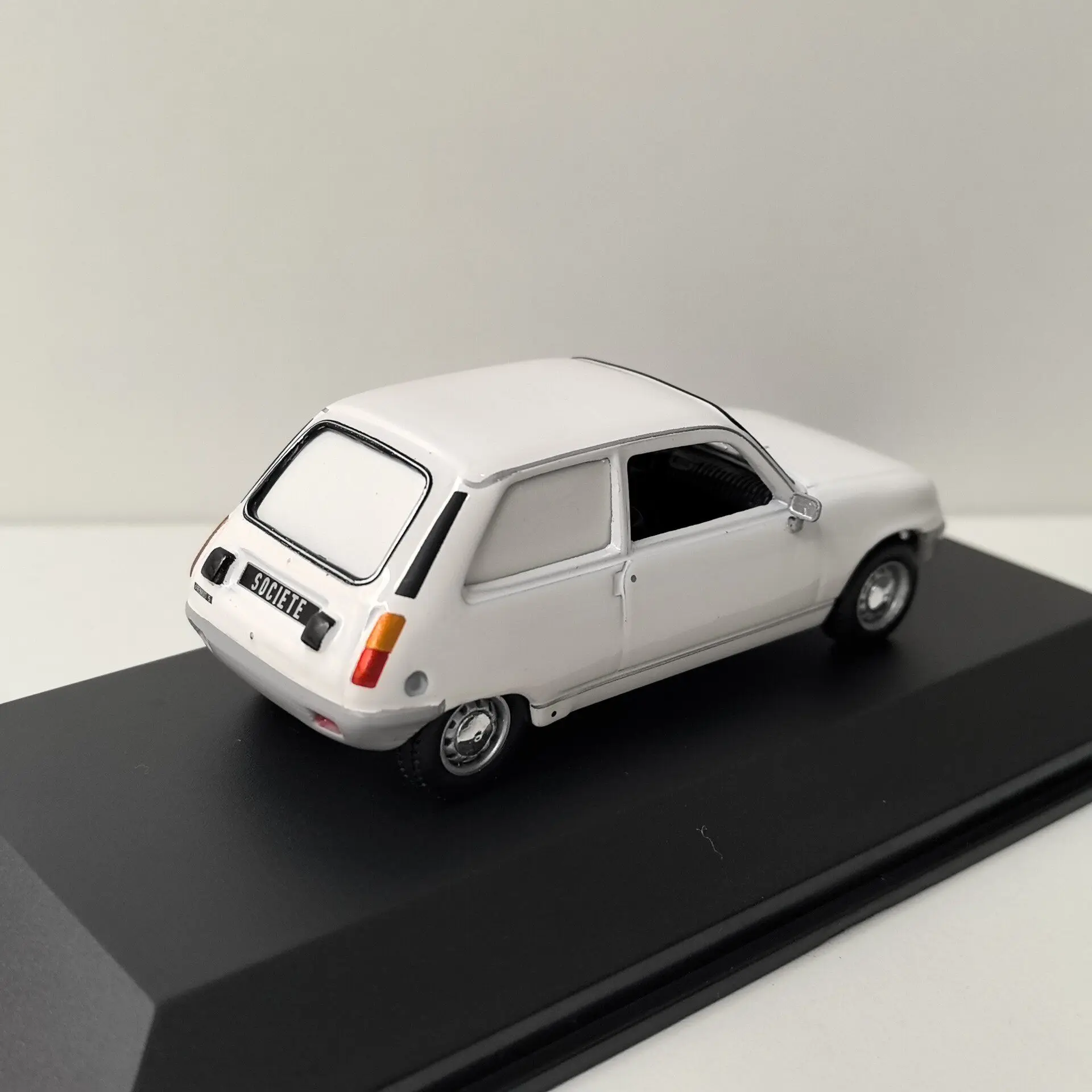 Масштабная модель автомобиля ODEON 143 RENAULT 5 SOCIETE 2S из литого металла (art.: 3920db0970fa6) - 3920db0970fa6