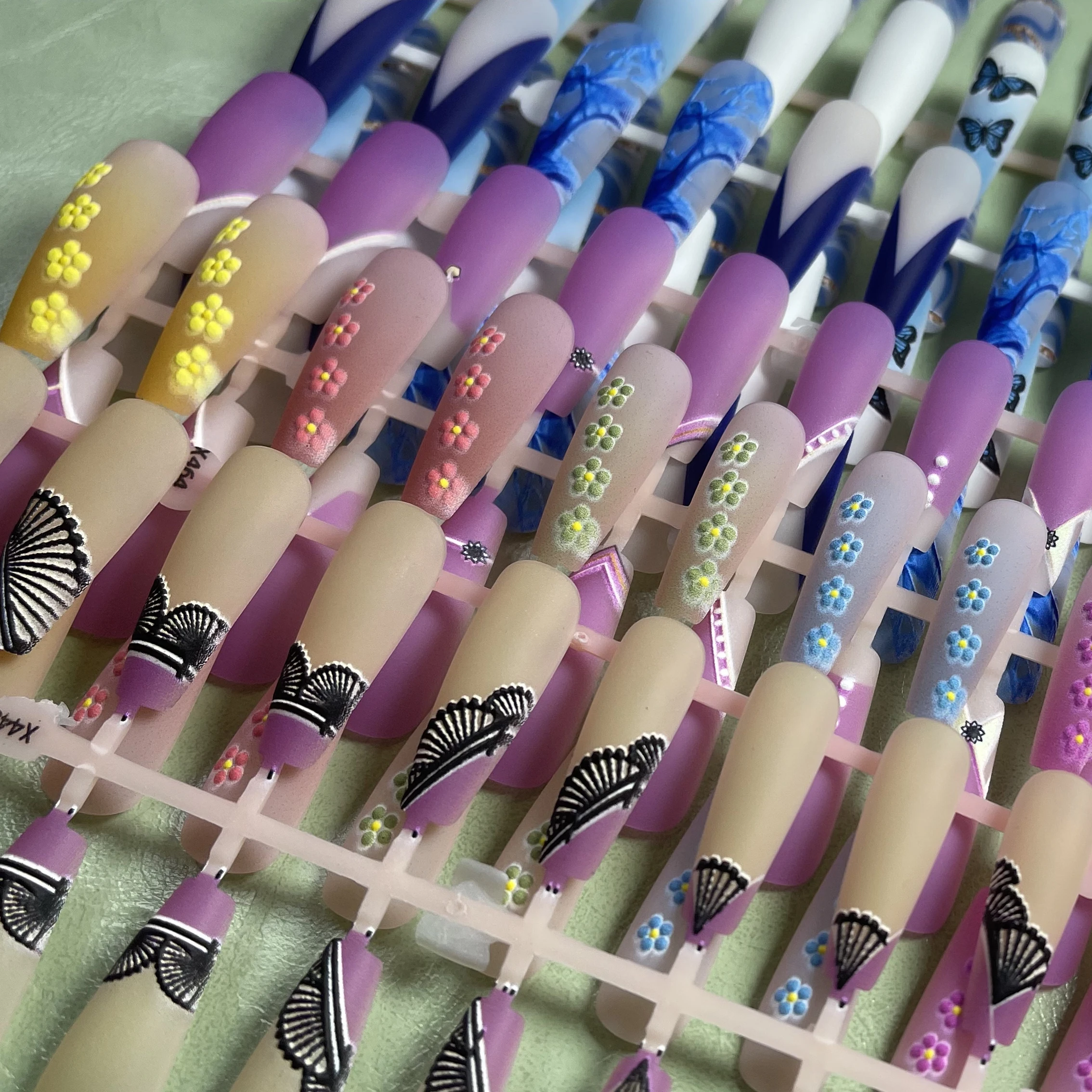 

Super Long Coffin Nail Ballet False Nail Finished Nail Art 3D Embossed French Geometric Flower Butterfly Fake Nail 24Tip/1ps