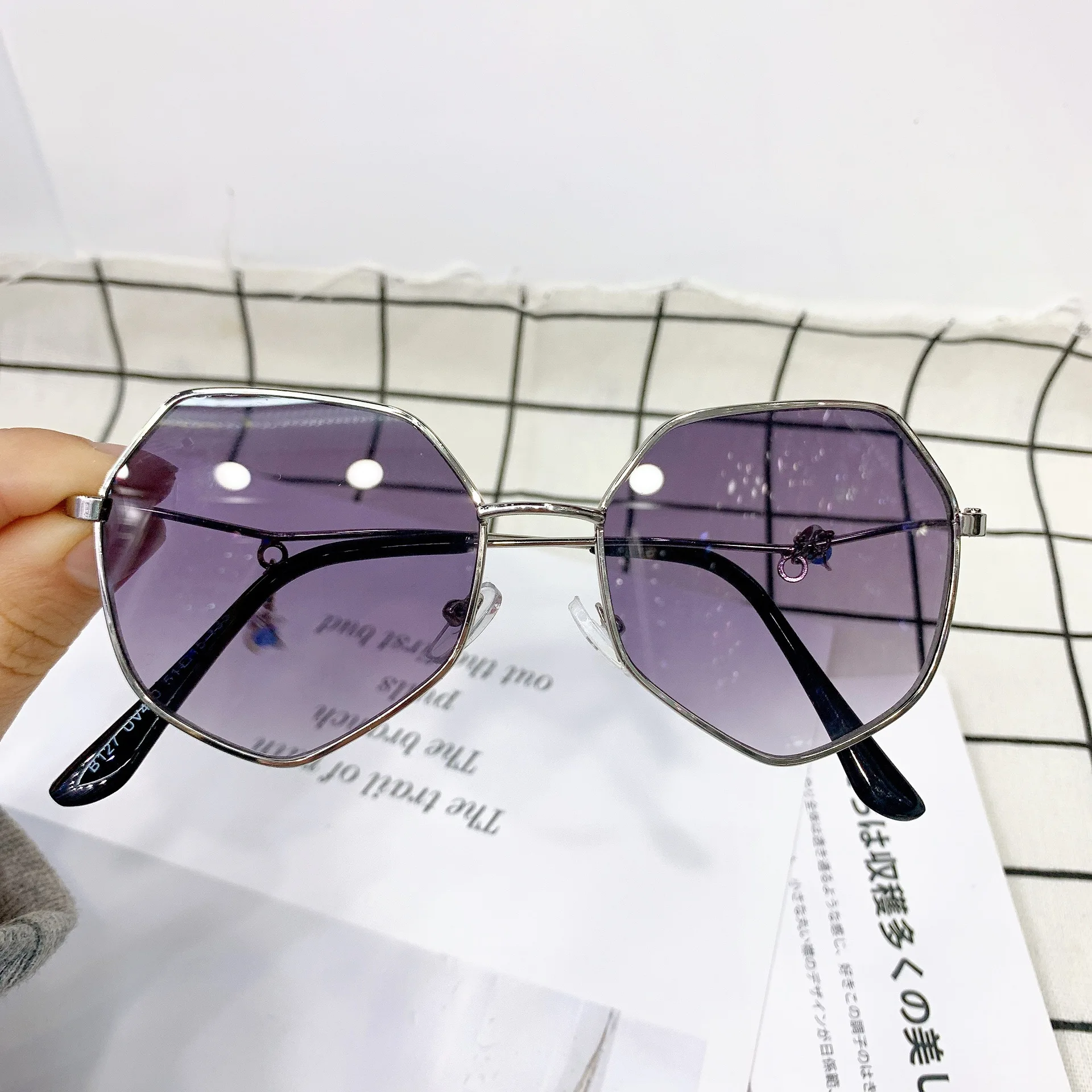 

Солнцезащитные очки N518 детские, модные пляжные дорожные солнечные очки с металлической цепочкой, с защитой UV400, для детей 3-8 лет