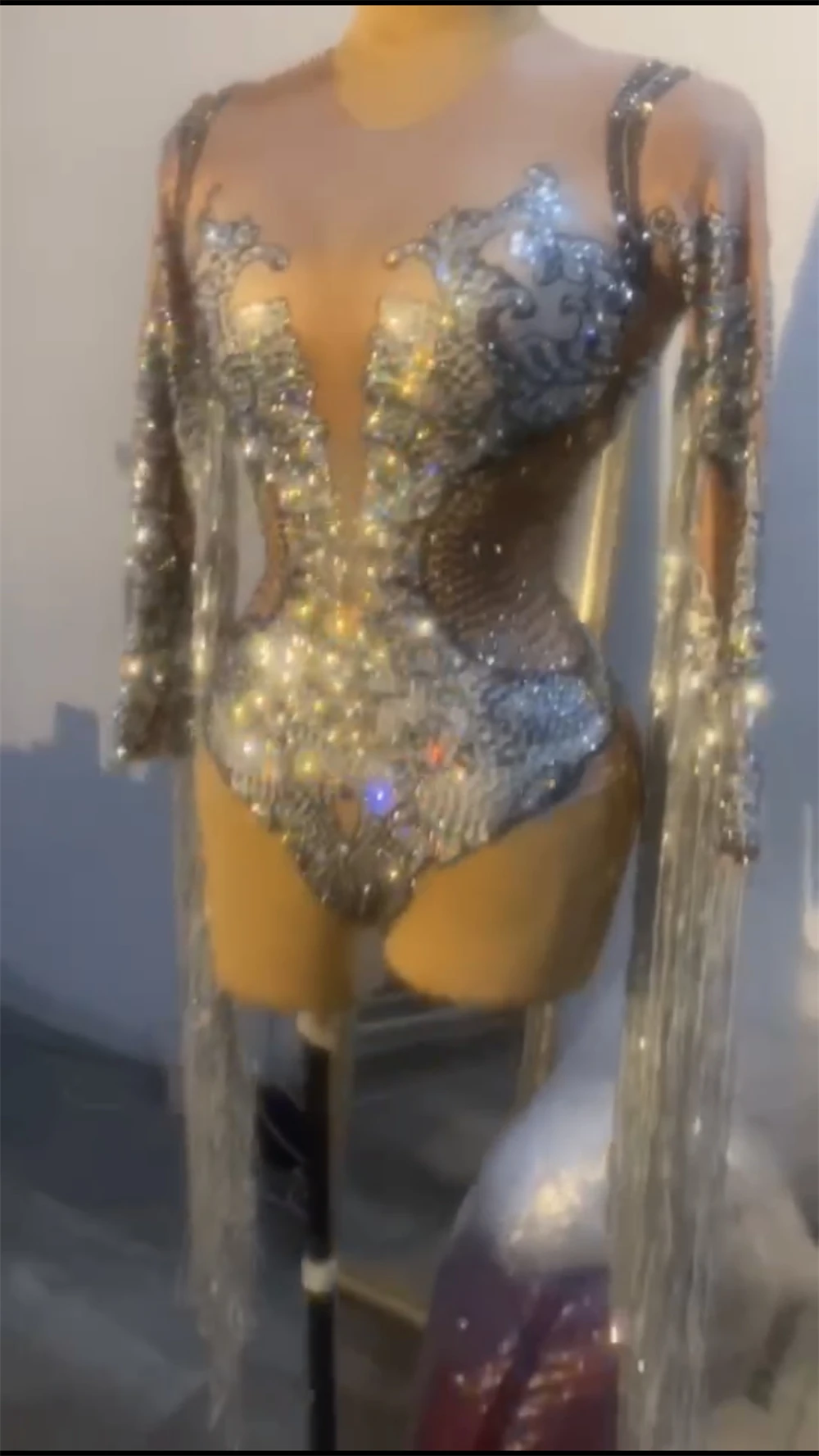 

Блестящее блестящее Женское боди с кисточками и кристаллами