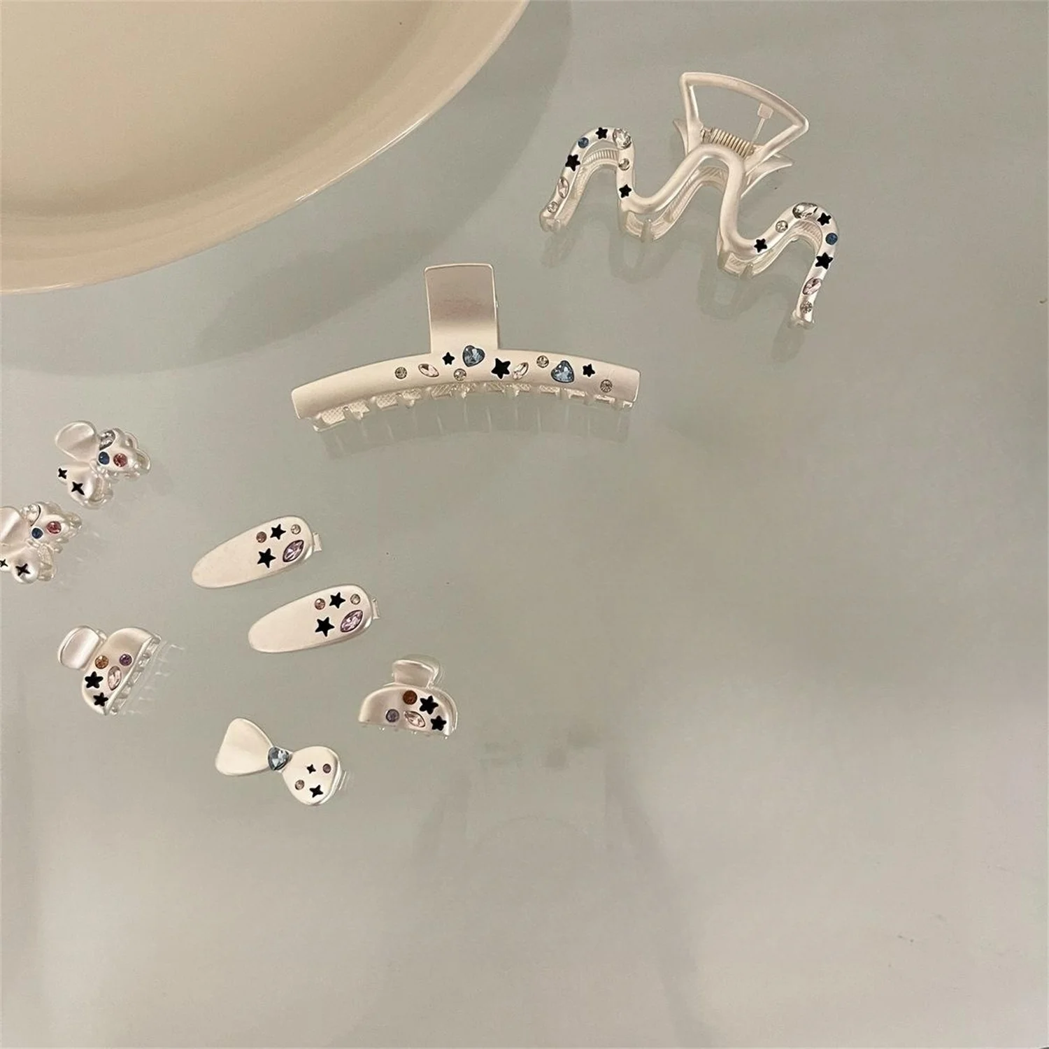 

Korea 2023 INS HOT Luxury Girls Hairpins Accessories Metal Alloy Colored Zirconium Small Crab Hair Claw Star Bow Clips For Women