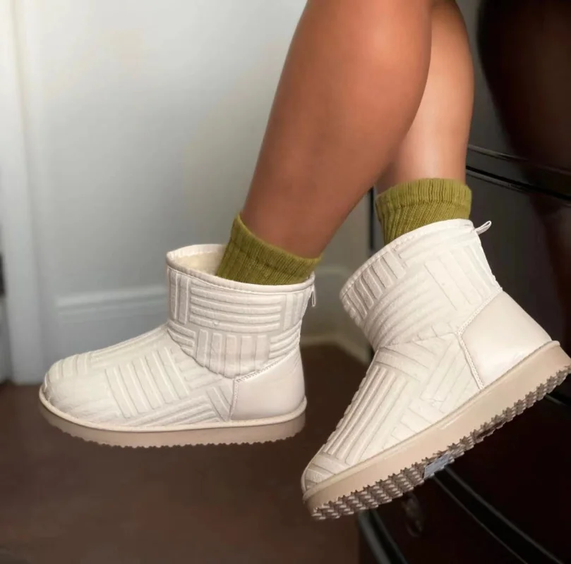 

2023 Winter New Flat Warm Short Plush Snow Boots Fashion Design Lightweight Towel Booties Sexy Non-slip Cotton Shoes Botas Mujer