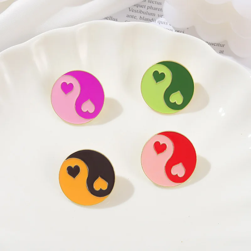 

Fashion Love Series Brooch Gossip round brooch Yin Yang Tai Chi Candy Contrast Brooch Exquisite Tai Chi Yin Yang Jewelry