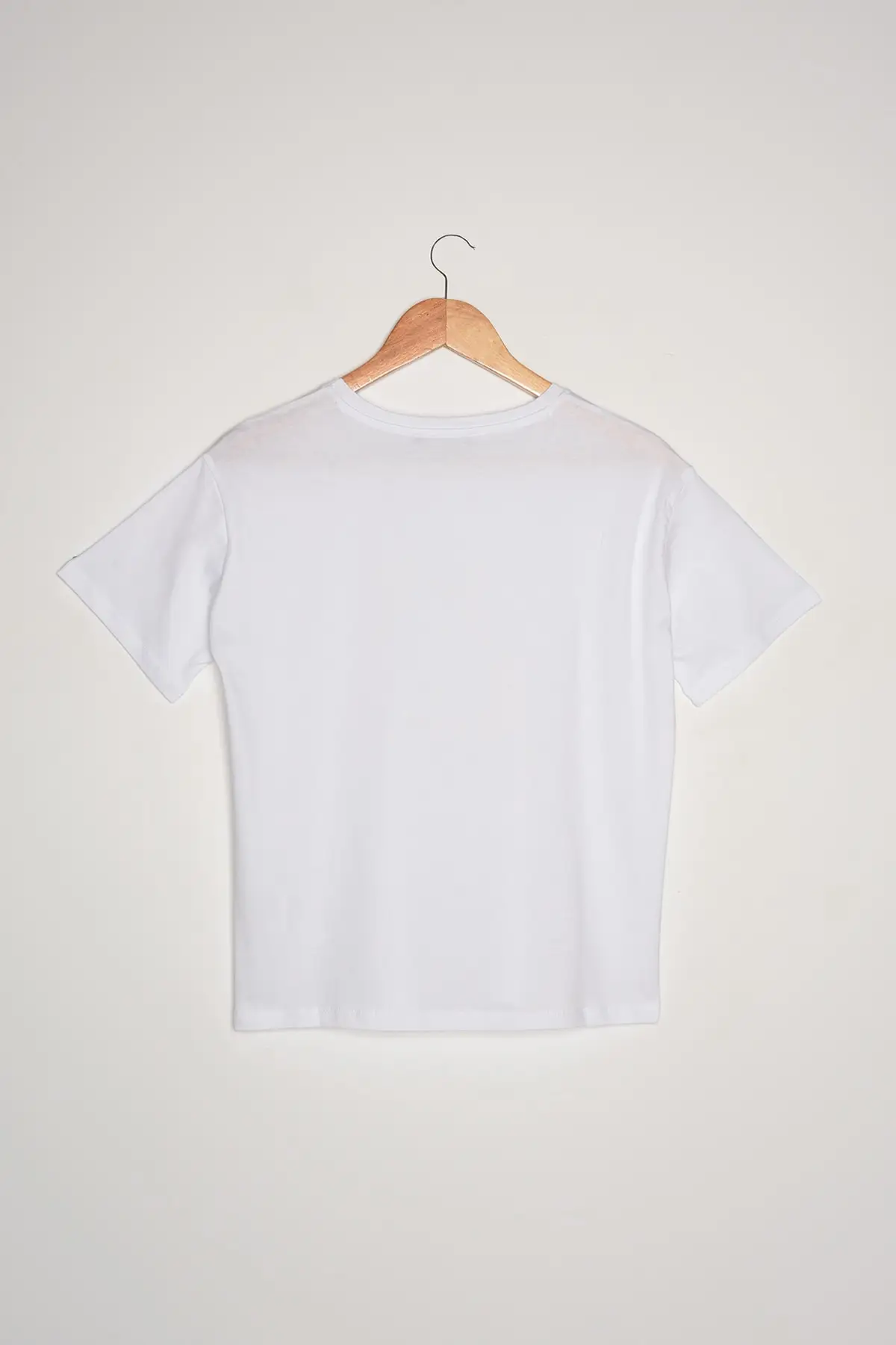 

Trendyol 100 Organic Cotton Semi-Fitted Printed Knitted T-Shirt TWOSS21TS3717