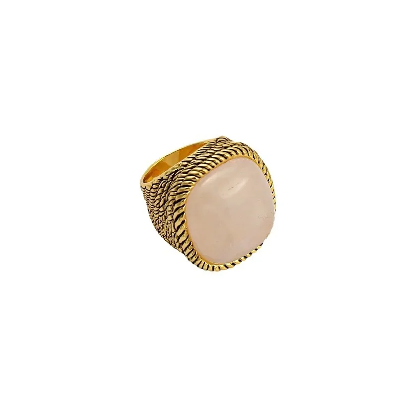 Кольцо с французским драгоценным камнем женское нишевое роскошное легкое