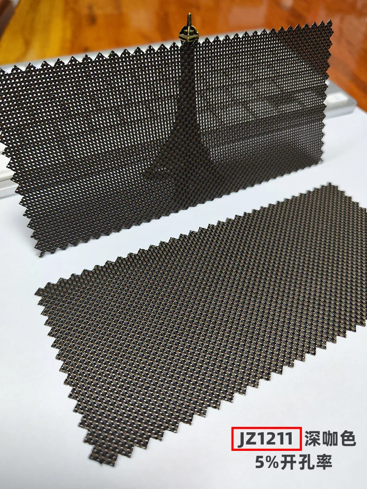 

Наружные шторы в минималистичном стиле с моторизованным затемнением