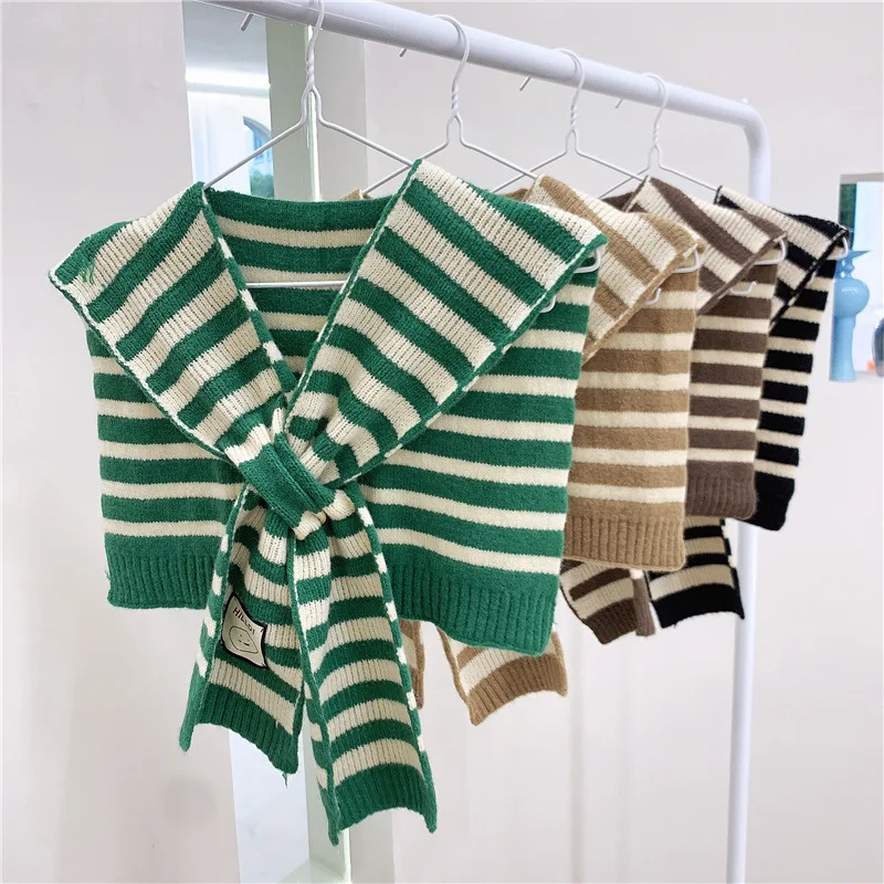 

Шаль женская трикотажная со съемным воротником, в полоску