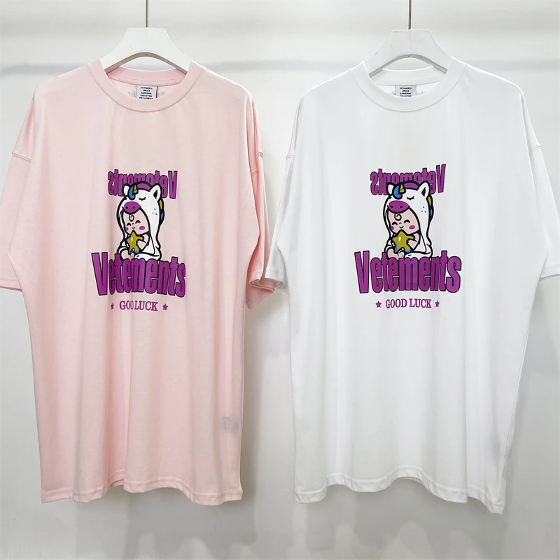 

Best Quality Vetements T Shirt Men 1:1 Women Cartoon Funny Unicorn Print T-shirt Oversize Tops VTM Short Sleeve