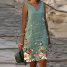 Женское льняное платье с V-образным вырезом и цветочным принтом