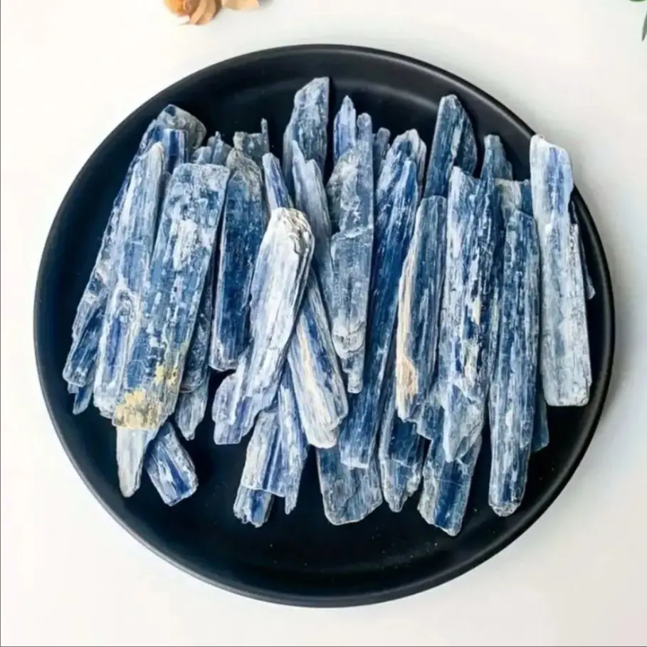 

Кристалл кианит натуральный