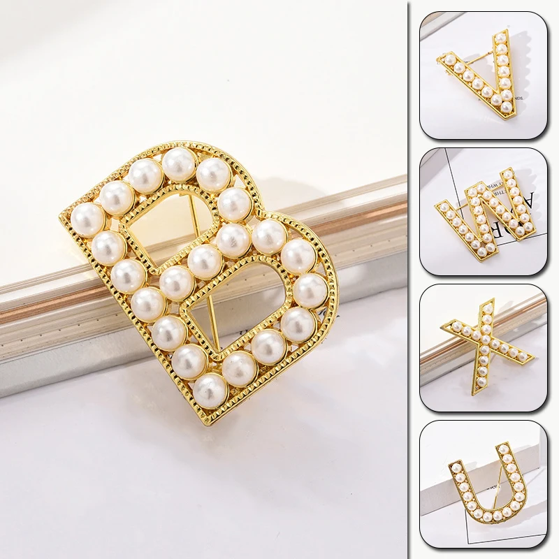 

Creative Imitation Pearl English Letter Brooches For Women Enamel Pins Badges Jewelry Gifts For the New Year Friends значки