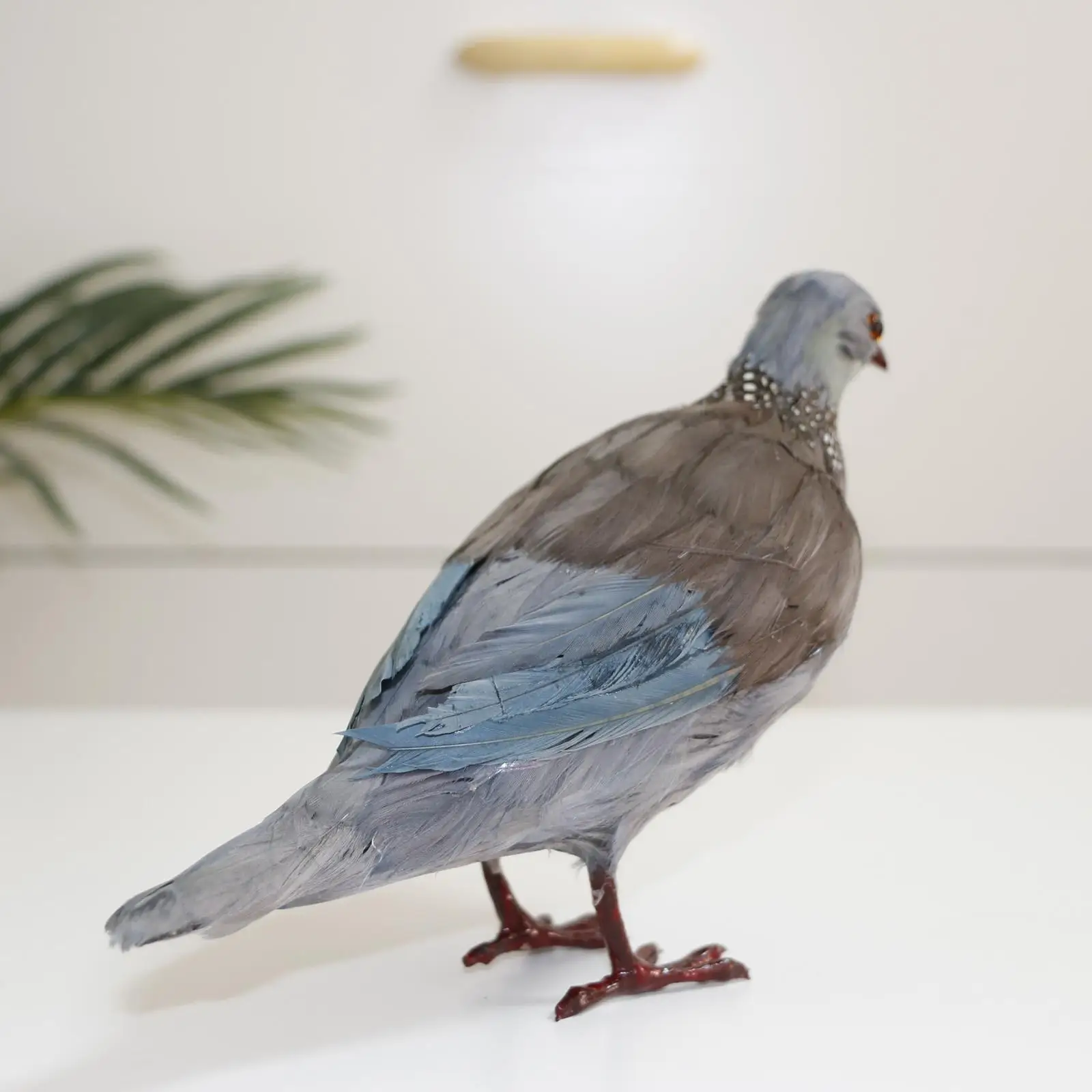 

Handmade Feathered Turtledove Art Crafts Bird Statue Artificial Turtledove Figurines for Landscape Table Home Garden Ornaments