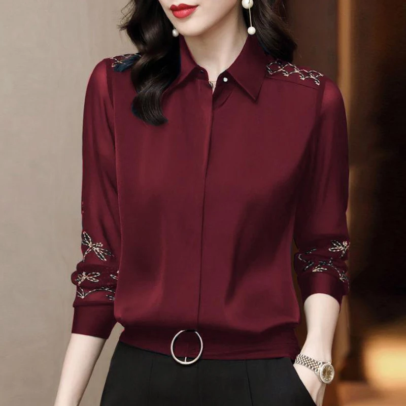 Рисунок 3 - Рубашка женская однотонная с вышивкой