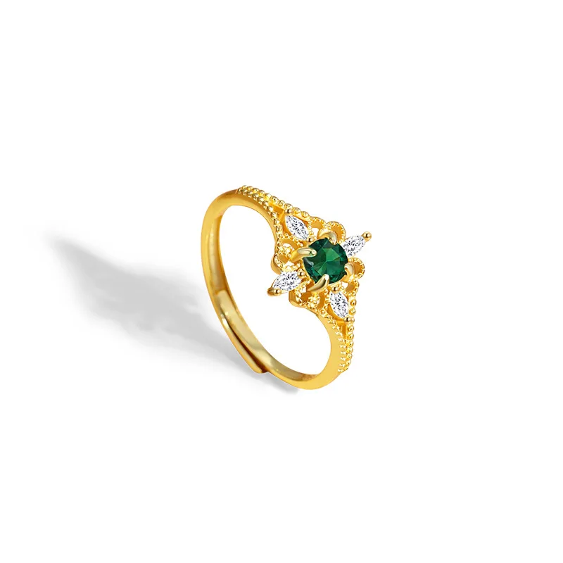 Женское кольцо из серебра 925 пробы с изумрудом