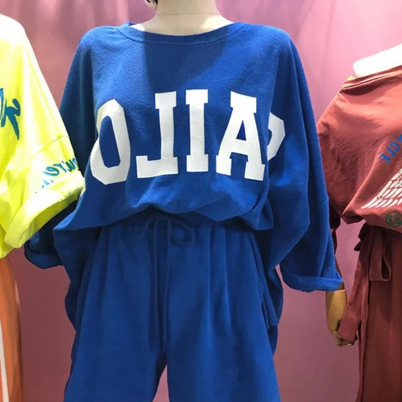 Женский летний спортивный костюм свободного кроя с короткими рукавами хлопковый