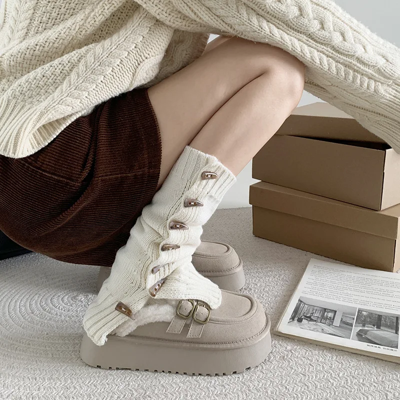 Женские шлепанцы из ПУ кожи на низком каблуке с мехом