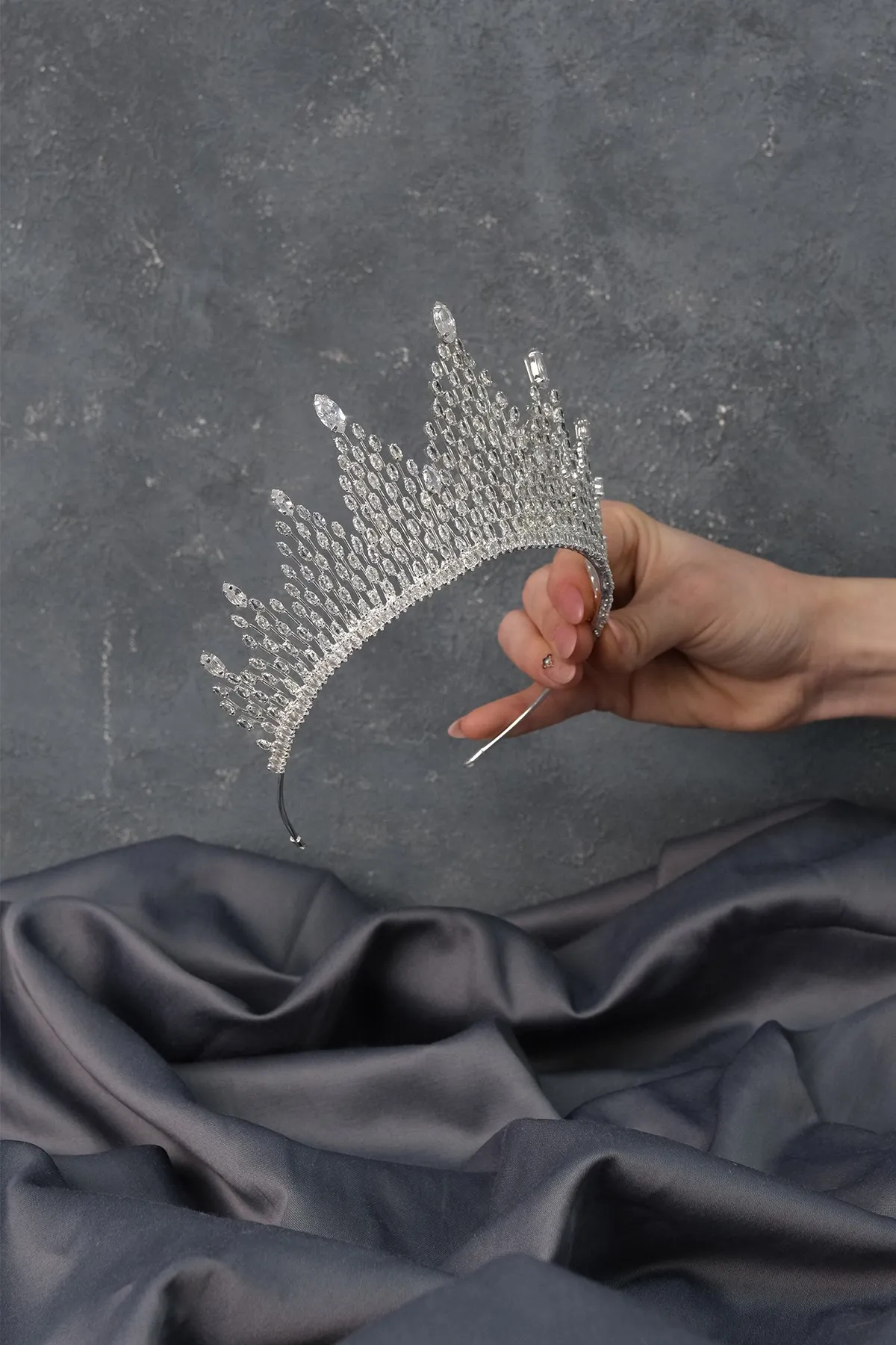 

Eliss Zircon Bridal Crown