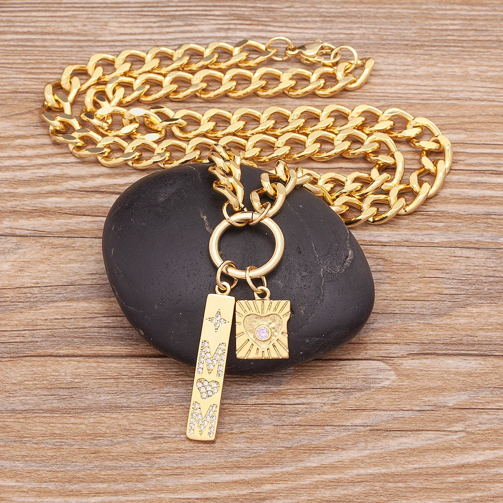 Женское колье с подвеской в форме сердца фианитом