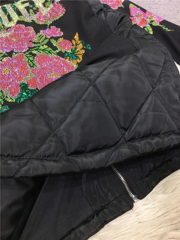 Женская стеганая куртка с длинным рукавом