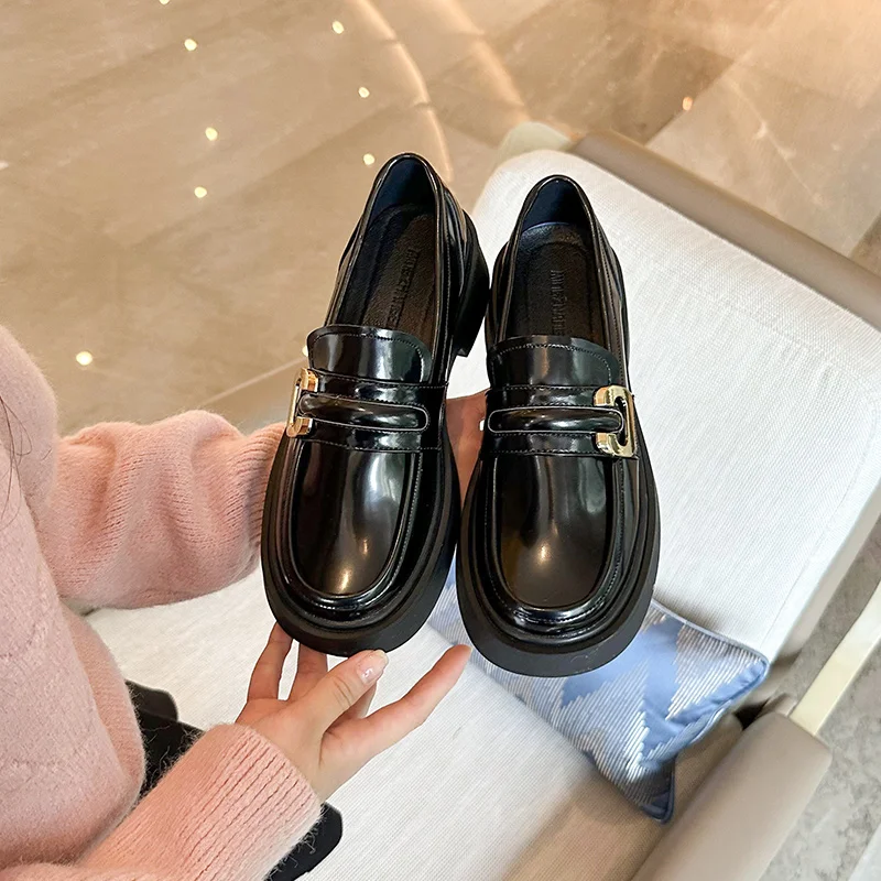 2023 New Small Leather Shoes Women's Metal Gold Buckle Decoration Thick Bottom Chunky Heel British Retro Style Loafers
