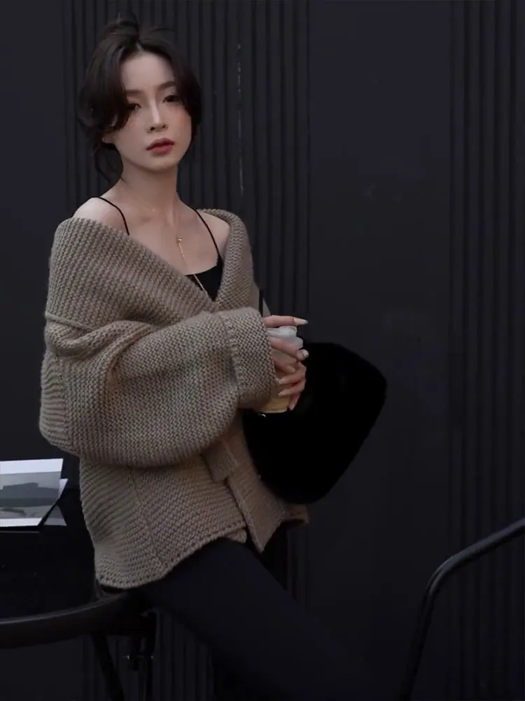 

JXMYY Fashion Vintage British Style Knit Loose Winter 2023 New European Korean Strap Waist Sweater Temperament Coat For Women