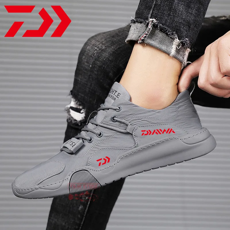 

New Daiwa Fishing Shoes Men Outdoor Climbing Comfortable Hiking Sports Breathable Shoes Professional Shoes Hunting Fishing Shoes