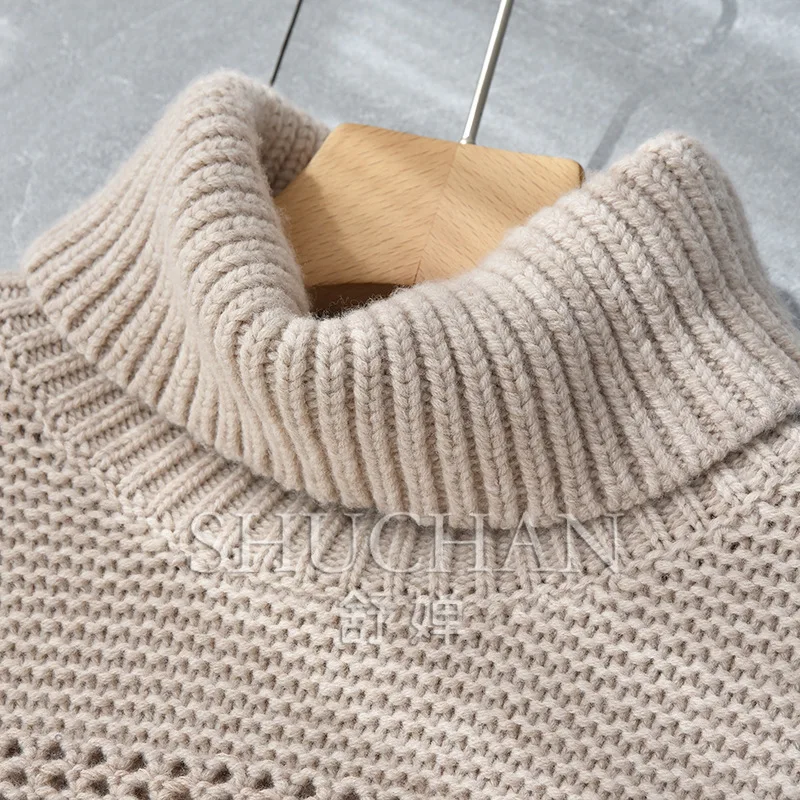 Рисунок 6 - Женский свитер-водолазка с вырезами