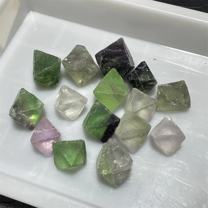 

500 г зеленых кристаллов флюорита, октаедрины