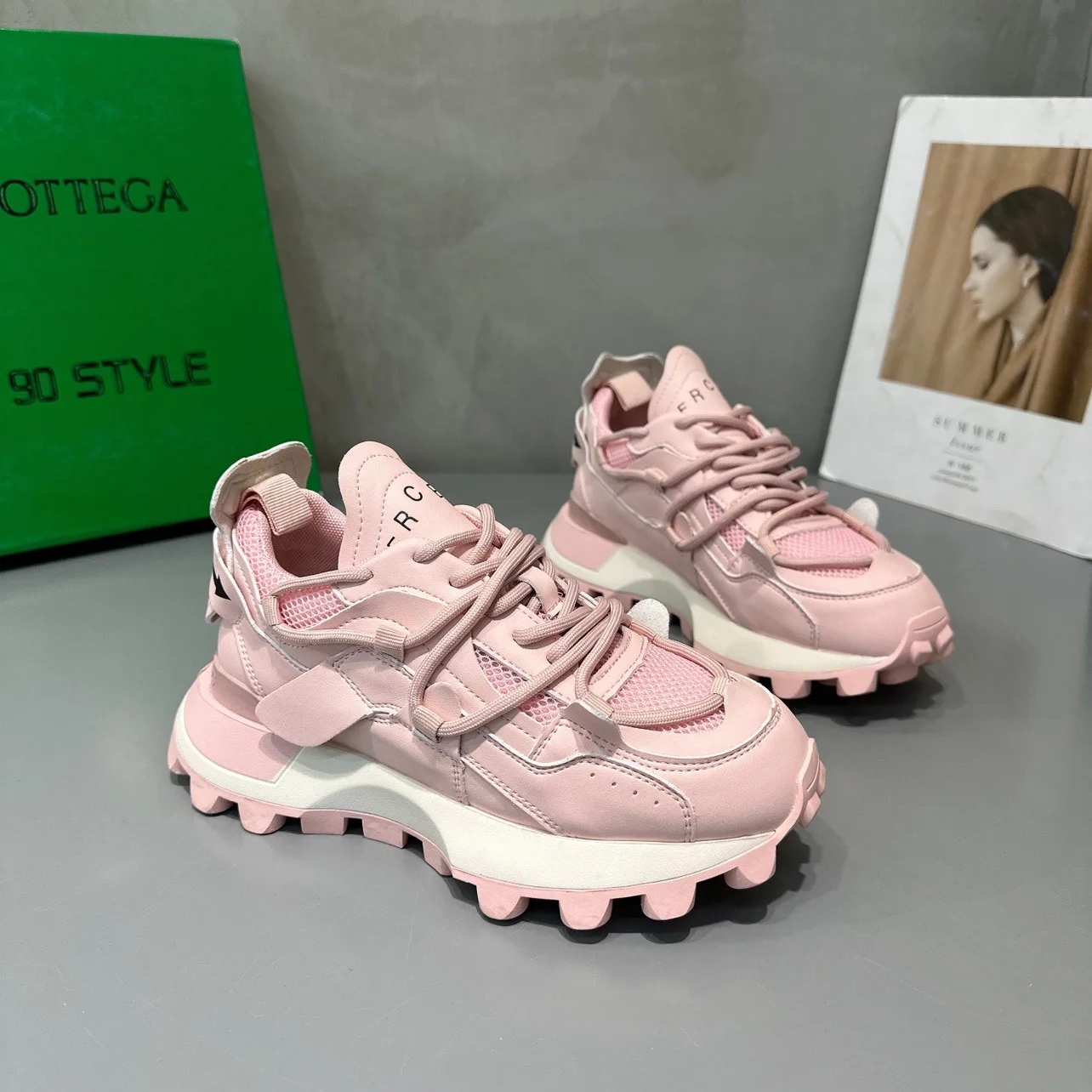 Spring Women Sneakers Soft Platform Shoes 2023 Lightweight Outdoor Sports Shoes Breathable Running Shoes Mesh Casual Shoes