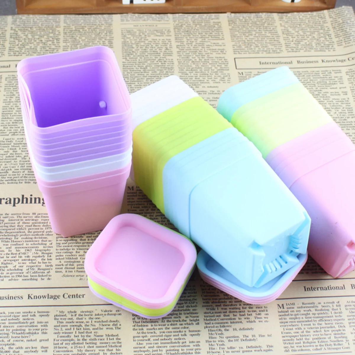 

12pcs Plastic Square Flower Pot Mini Decorative Flower Pots Planters Creative Succulents Nursery Floral Holder Organizer Garden