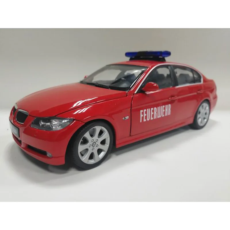 Литый под давлением сплав масштаб 1/18 330i красная модель автомобиля коллекция металлических моделей статические игрушки подарок для мальчиков