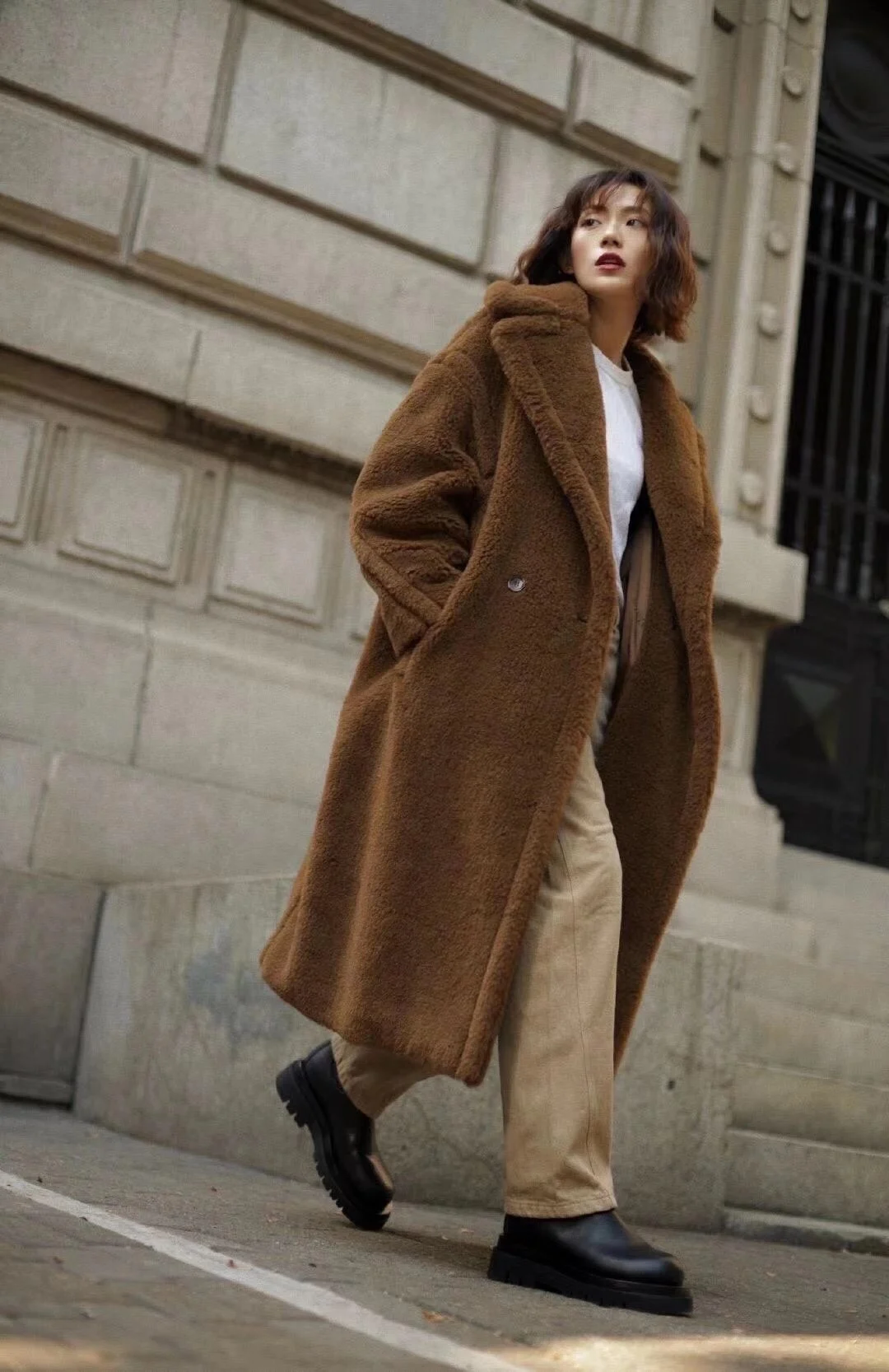 

Модное женское пальто MaxMara в виде медведя Тедди, контурное свободное меховое женское плюшевое пальто средней длины из гранулированного меха с биркой