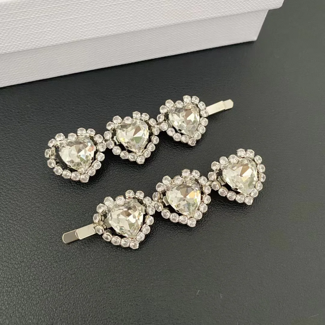 

Temperament, fashion, love, elegant design, high-end light luxury hairpin