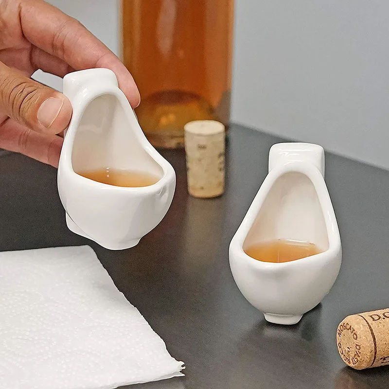 

2pcs/set Novelties Party Ceramic Wine Glasses Urinal Shape Toilet Prank Wine Cup Family Friend and Coworker White Elephant Xmas