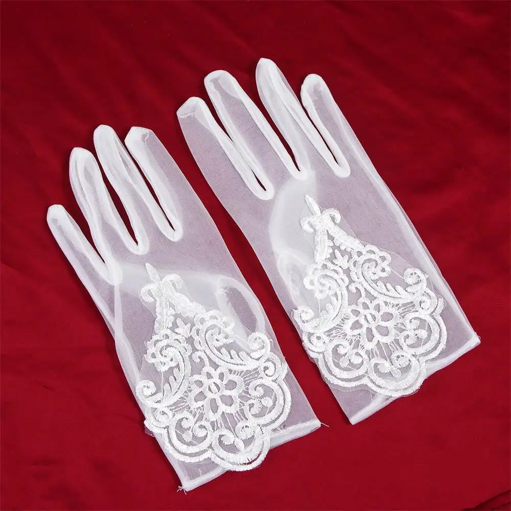 

Женские свадебные перчатки, белые короткие тонкие прозрачные кружевные перчатки с цветочным рисунком в Корейском стиле, перчатки с пятью пальцами