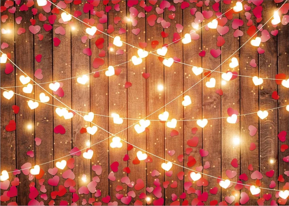 Блестящая деревянная доска на День святого Валентина