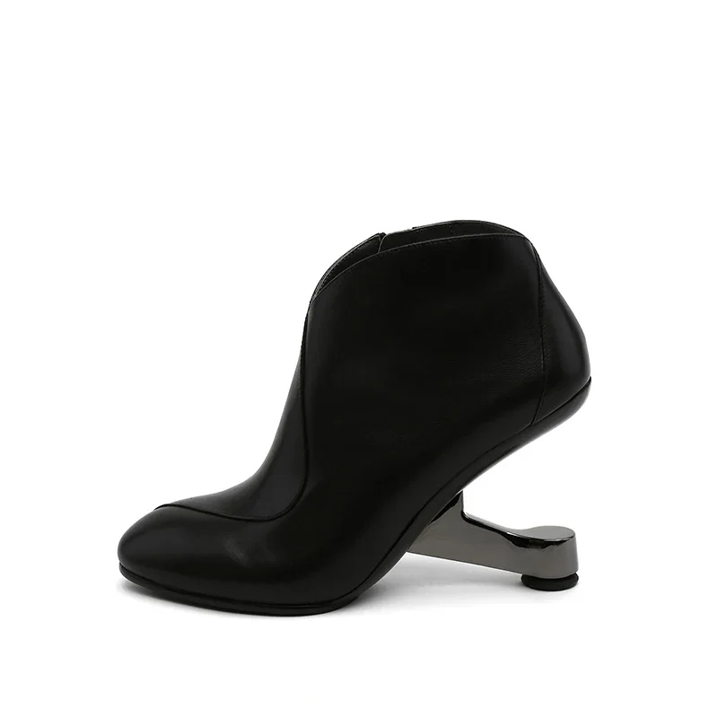 Осенние женские ботинки на странном каблуке 8 см. Женские ботильоны высоком