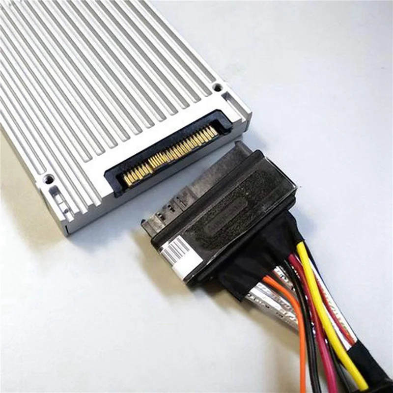 Встроенный кабель 12G Mini SAS HD в U.2 / SFF-8643 для SFF-8639 кабеля 0 5 м с 15-контактным блоком