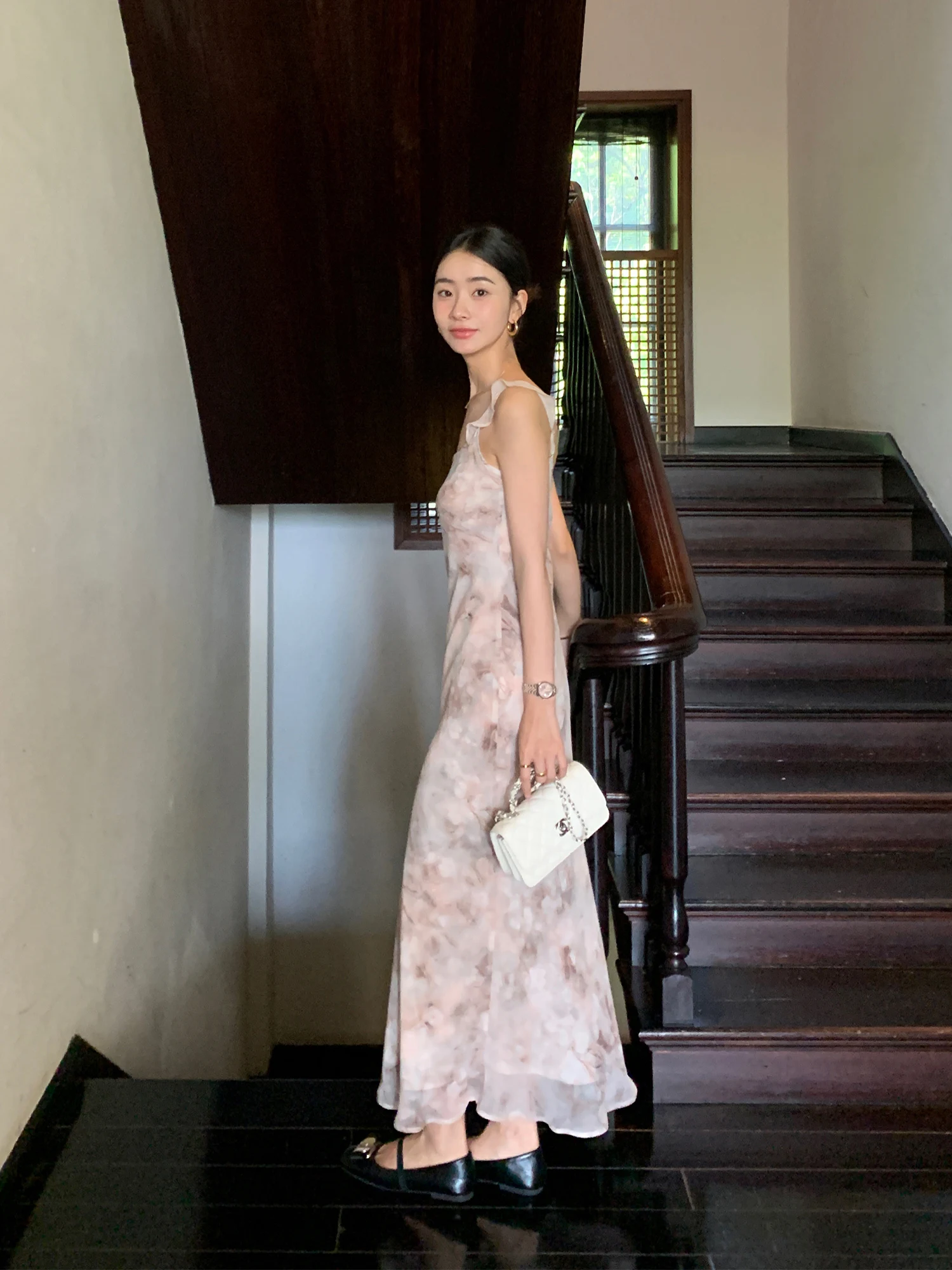 Pusumede французское платье на бретельках с цветочным принтом женское лето 2023