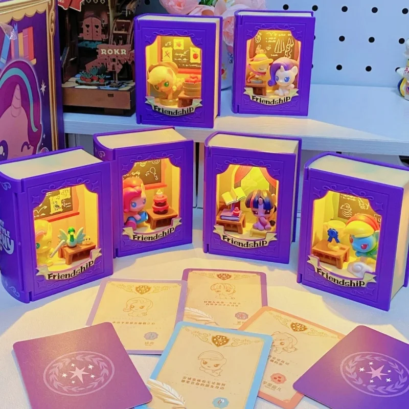Коллекционная светящаяся книга-сюрприз My Little Pony Friendship Class: мини-сцена, волшебная книга, игрушки, подарки на день рождения (art.: 3920da384cd54) - 3920da384cd54