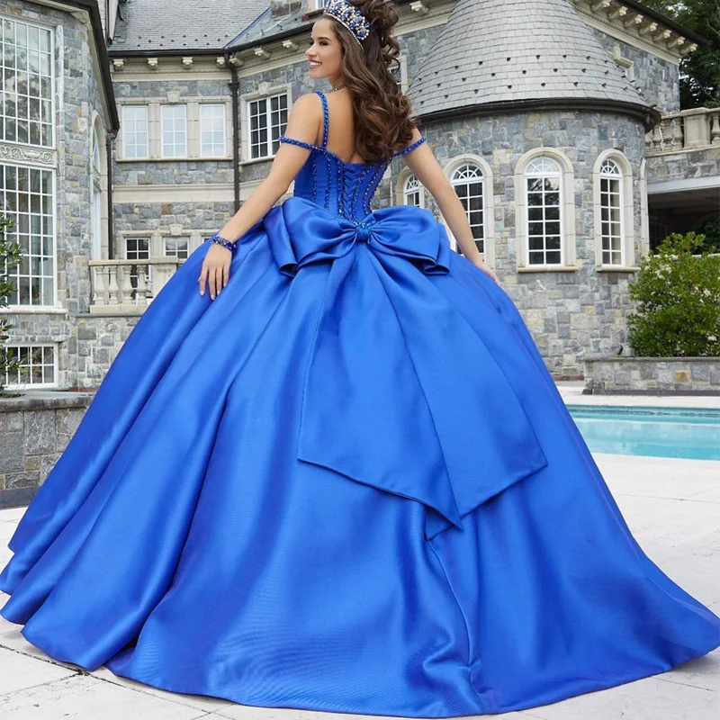 Темно-синее платье на бретелях-спагетти с кристаллами и бусинами праздничное для