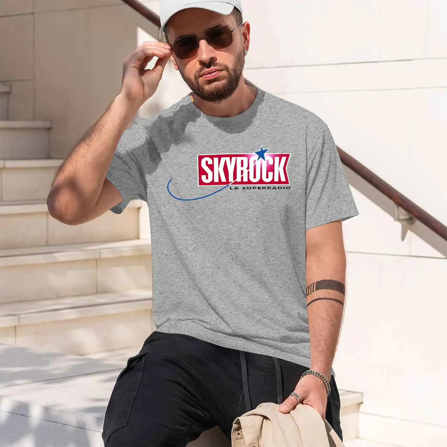 Фото SKYROCK 2026 Новая модель мужской футболки с коротким рукавом и круглым вырезом, классическая повседневная модель, различные цвета и размеры для ежедневной носки, комфорт на весь день №3