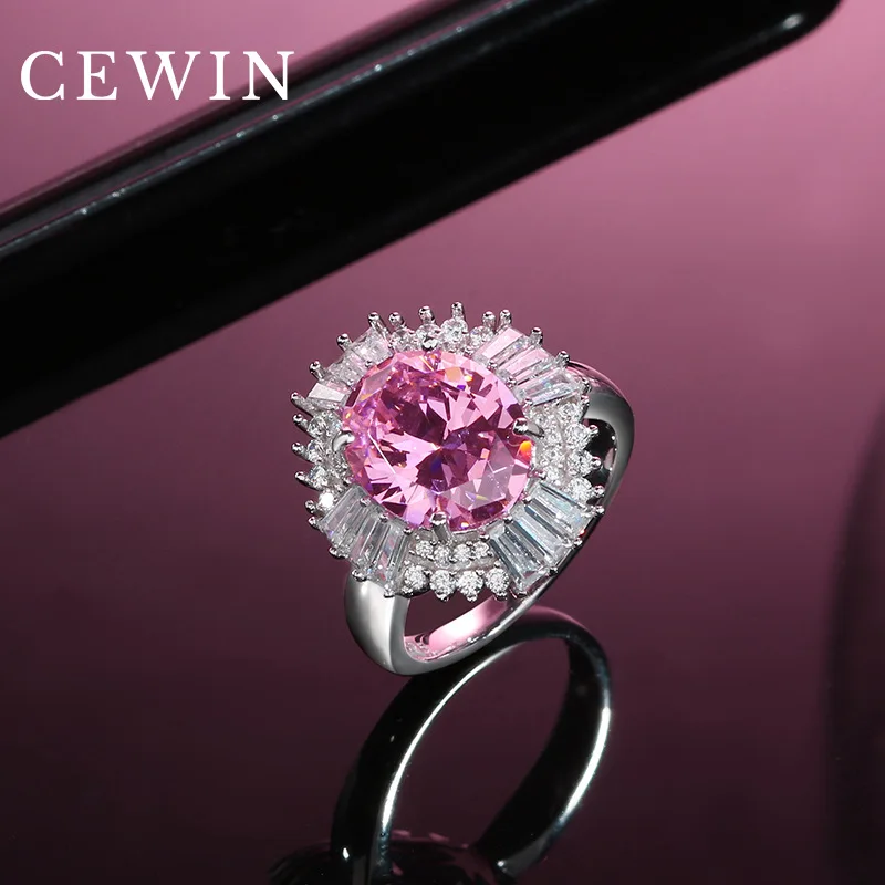 

Женское кольцо из серебра 925 пробы с инкрустированным бриллиантом и розовым кварцем