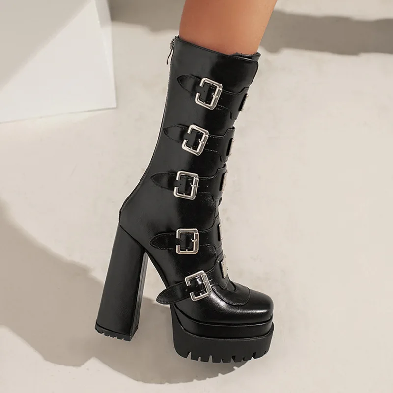 

Женские сапоги на высоком каблуке 14,5 см, с металлическим украшением