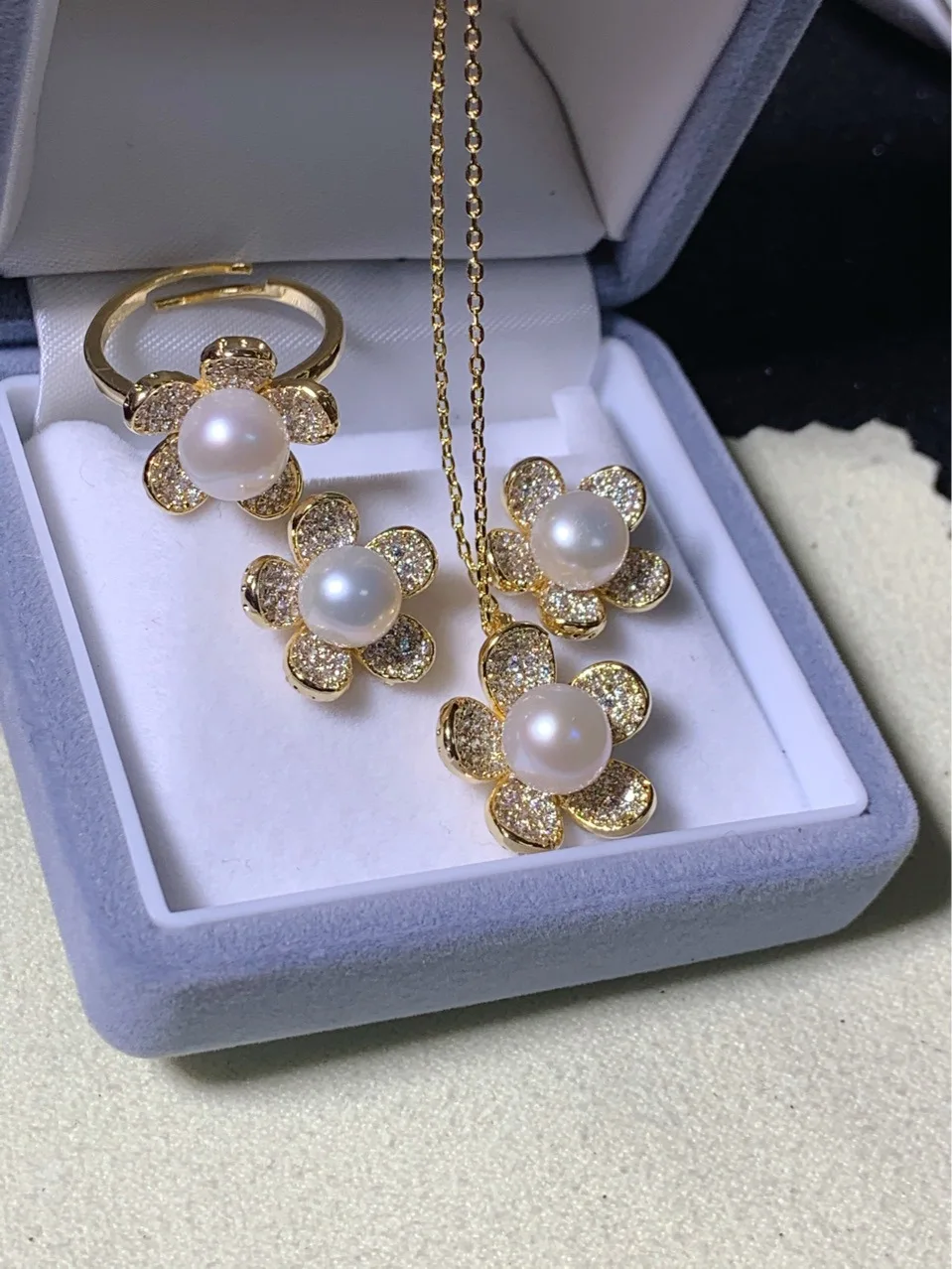 

Freshwater pearl pendant earrings ring three piece suit