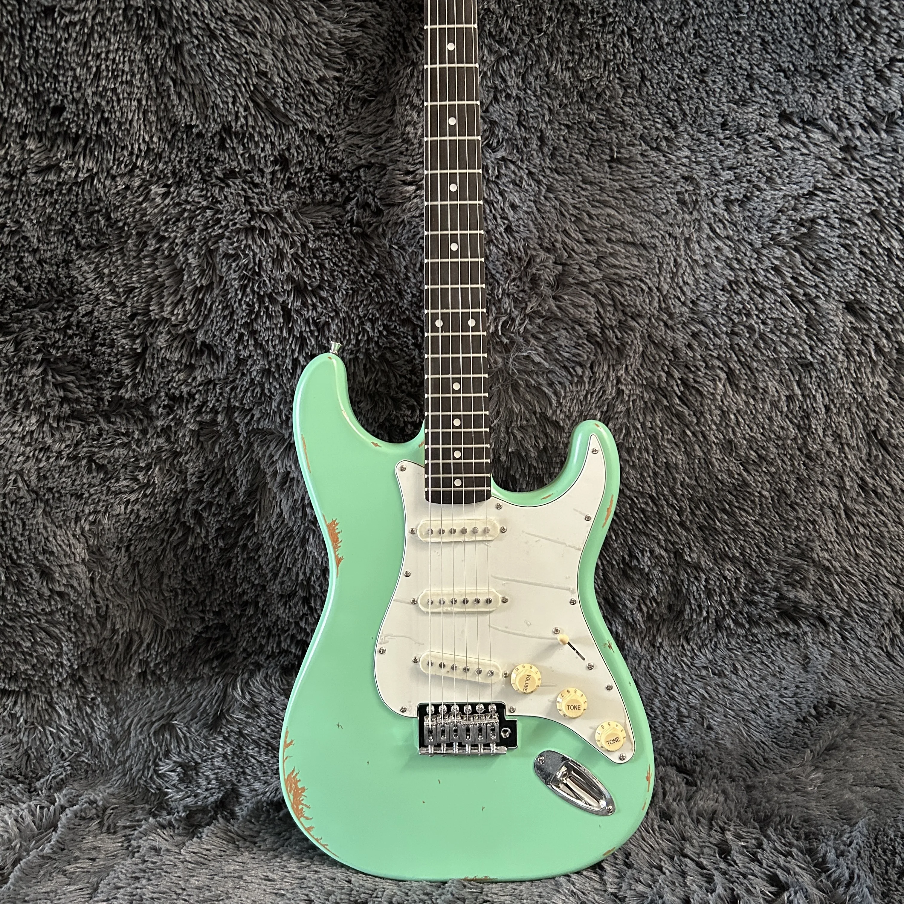 

Relic ST Electric Guitar, Green Color, Alder Body, Rosewood Fingerboard, 6 Strings Guitarra, violão, гитара, 기타