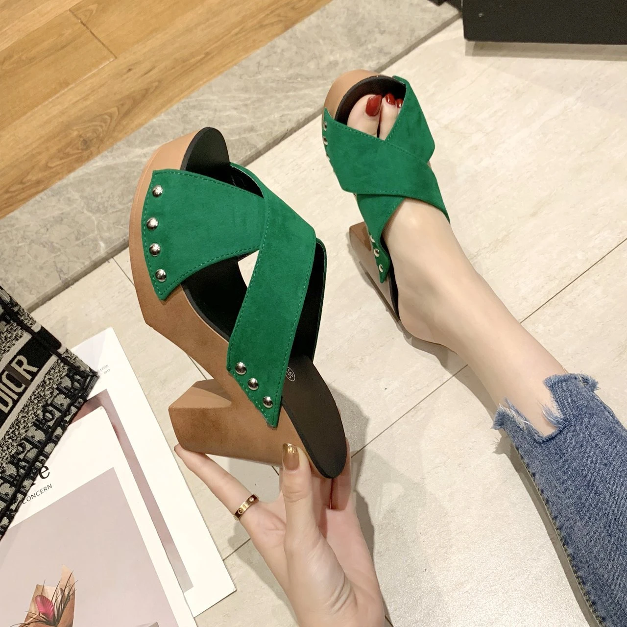 

2022 Summer New Thick Heel High-heeled Women's Sandals Sexy Flip Flops Thick Bottom Fashionable Versatile Women's Slippers