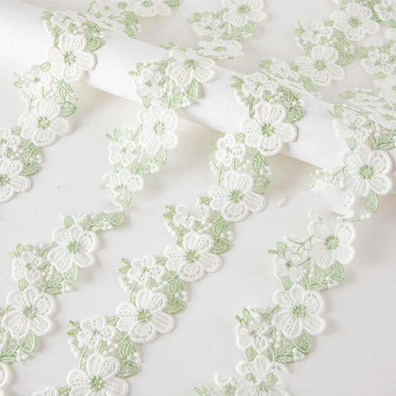 Кружевная ткань с вышивкой, с белыми цветами